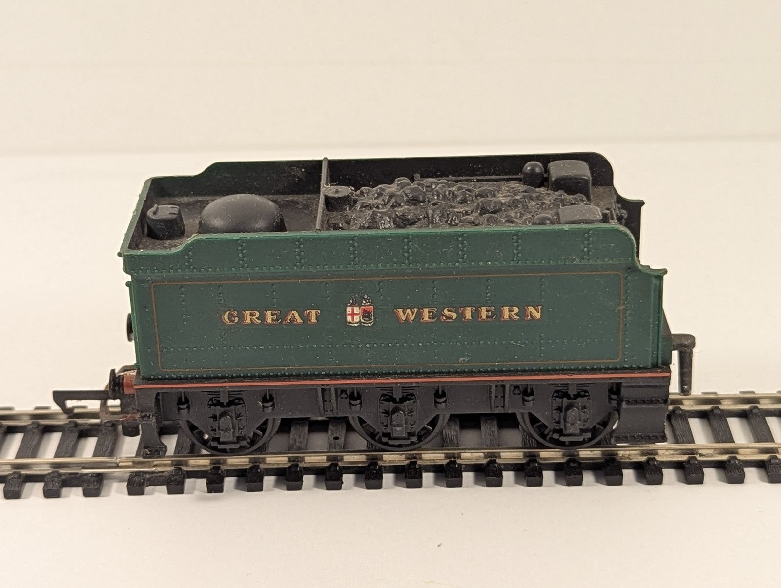 Hornby OO Gauge GWR 6-Wheel Tender GWR Green