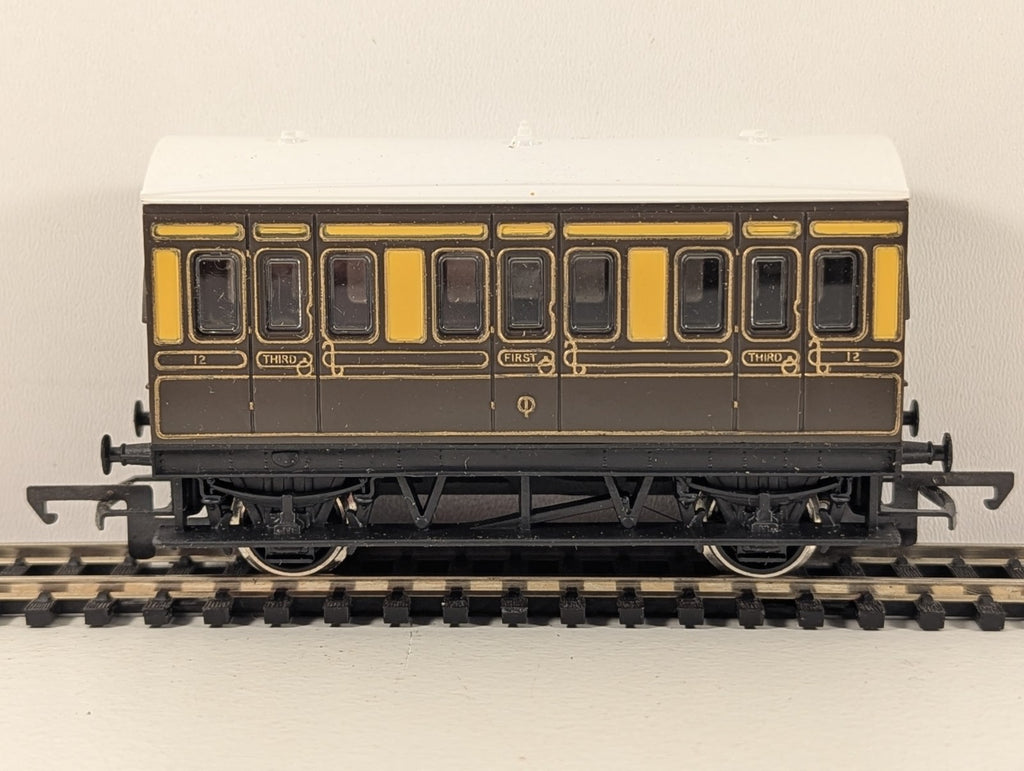 Hornby OO Gauge GWR 4-Wheel Coach R446