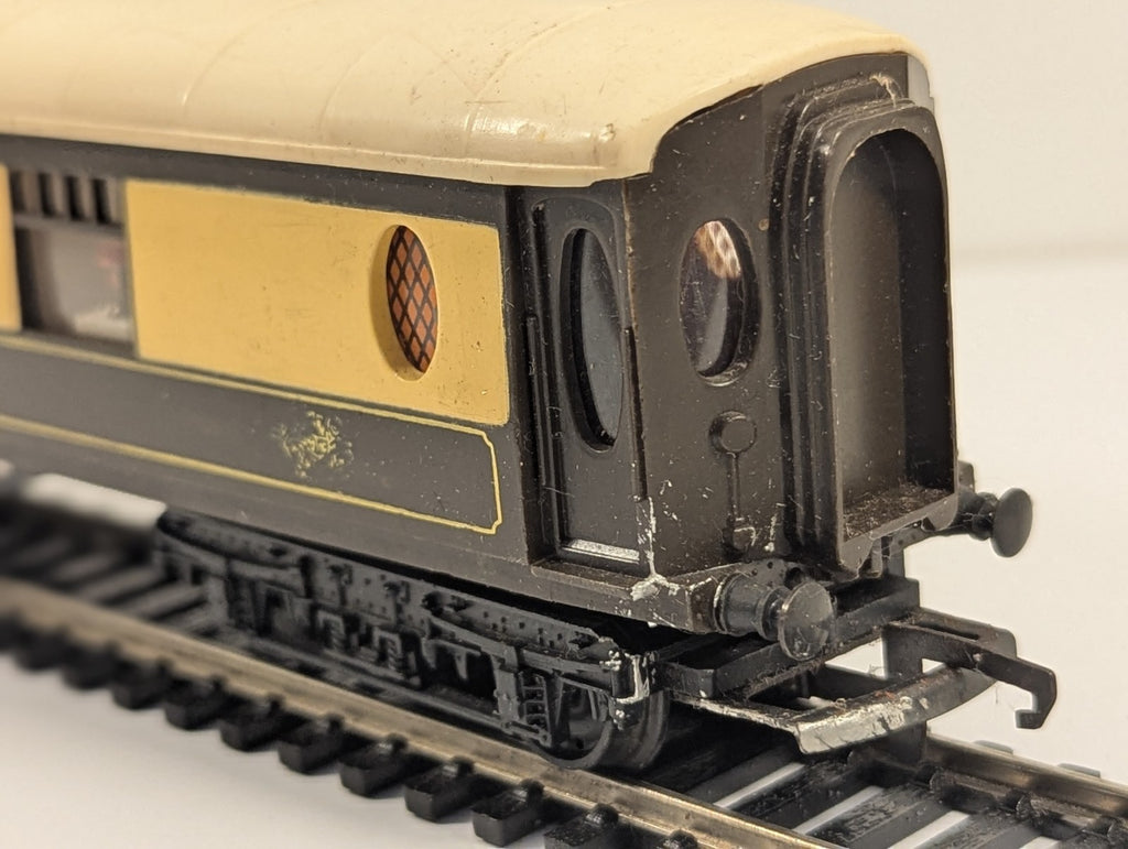 Hornby OO Gauge R223 Pullman Coach Jane