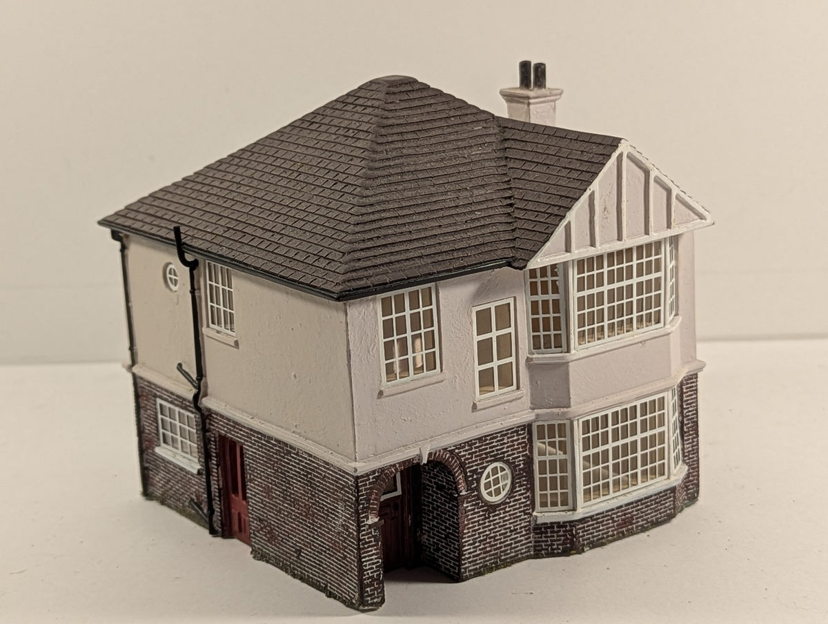 Hornby OO Gauge 1930s Detached House Building R9705