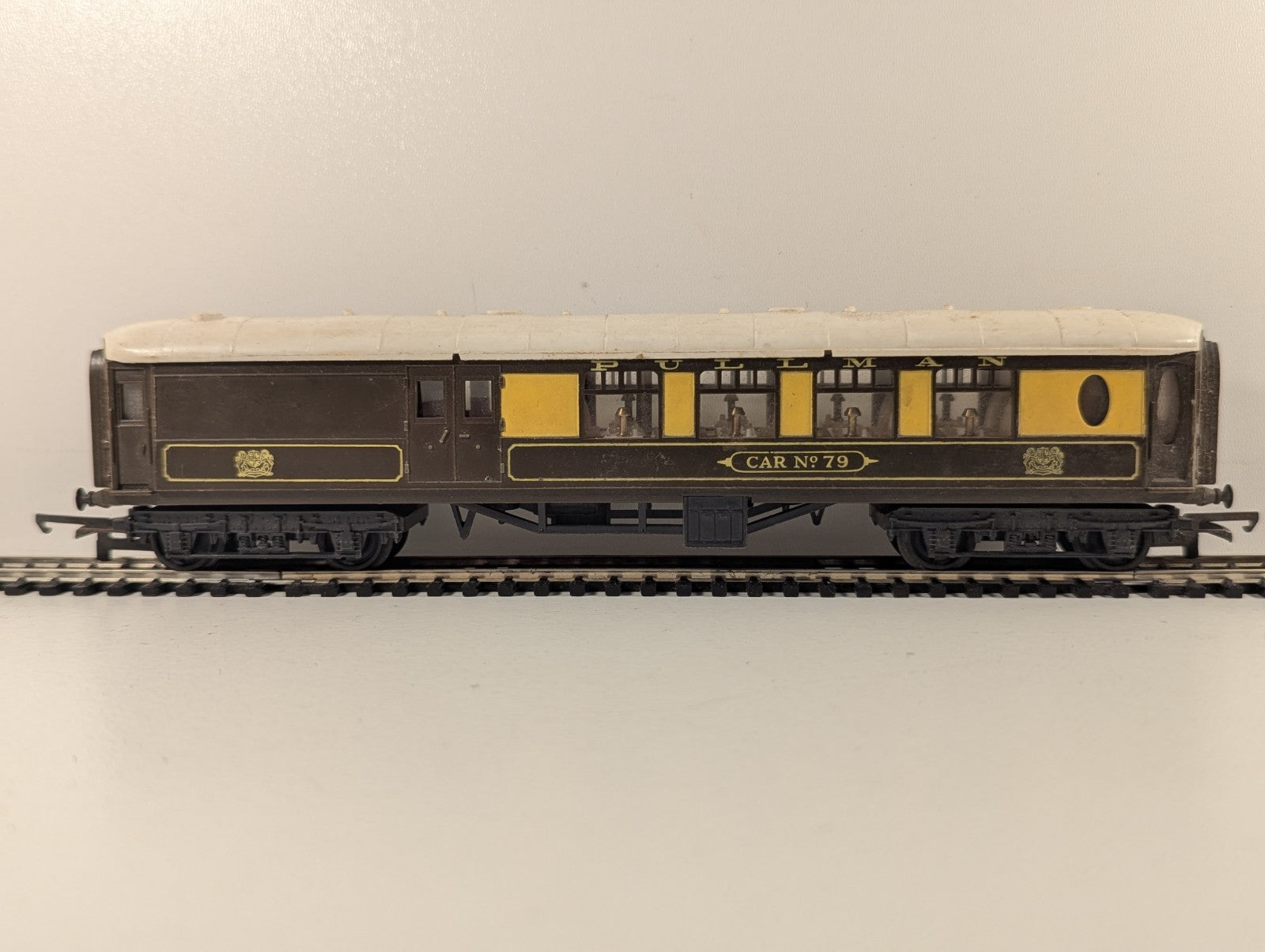 Tri-ang OO Gauge Pullman Brake Third Class Car No. 79 Passenger Coach