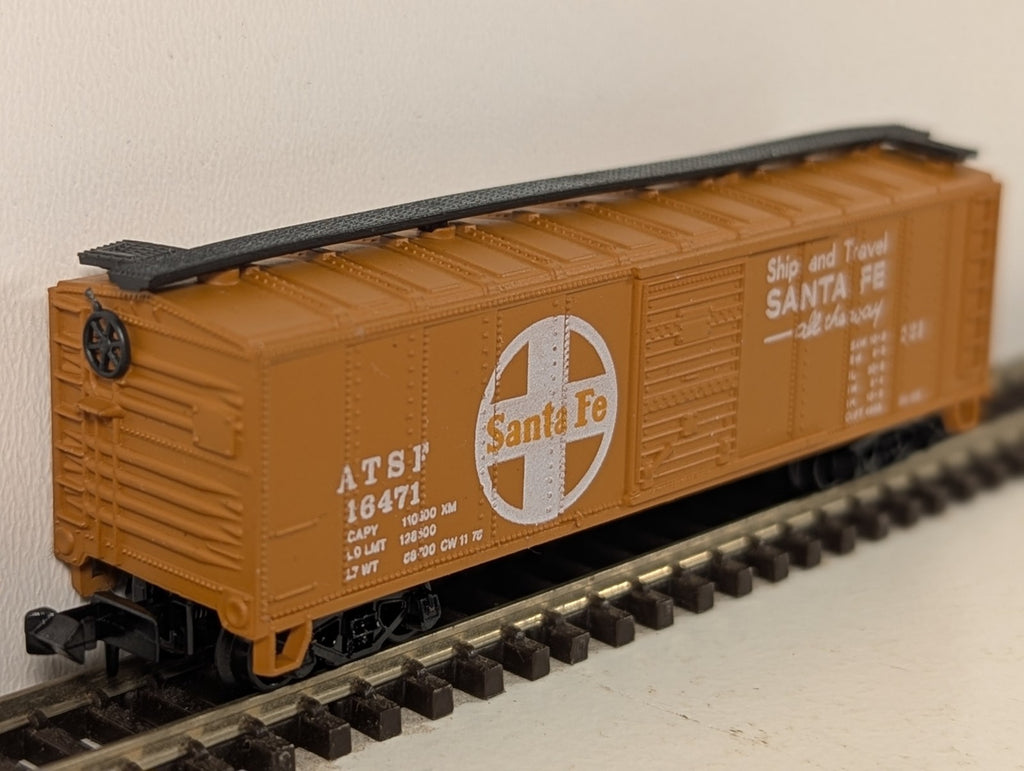 Model Power 3438 N Gauge Santa Fe ATSF Yellow Box Car - Boxed