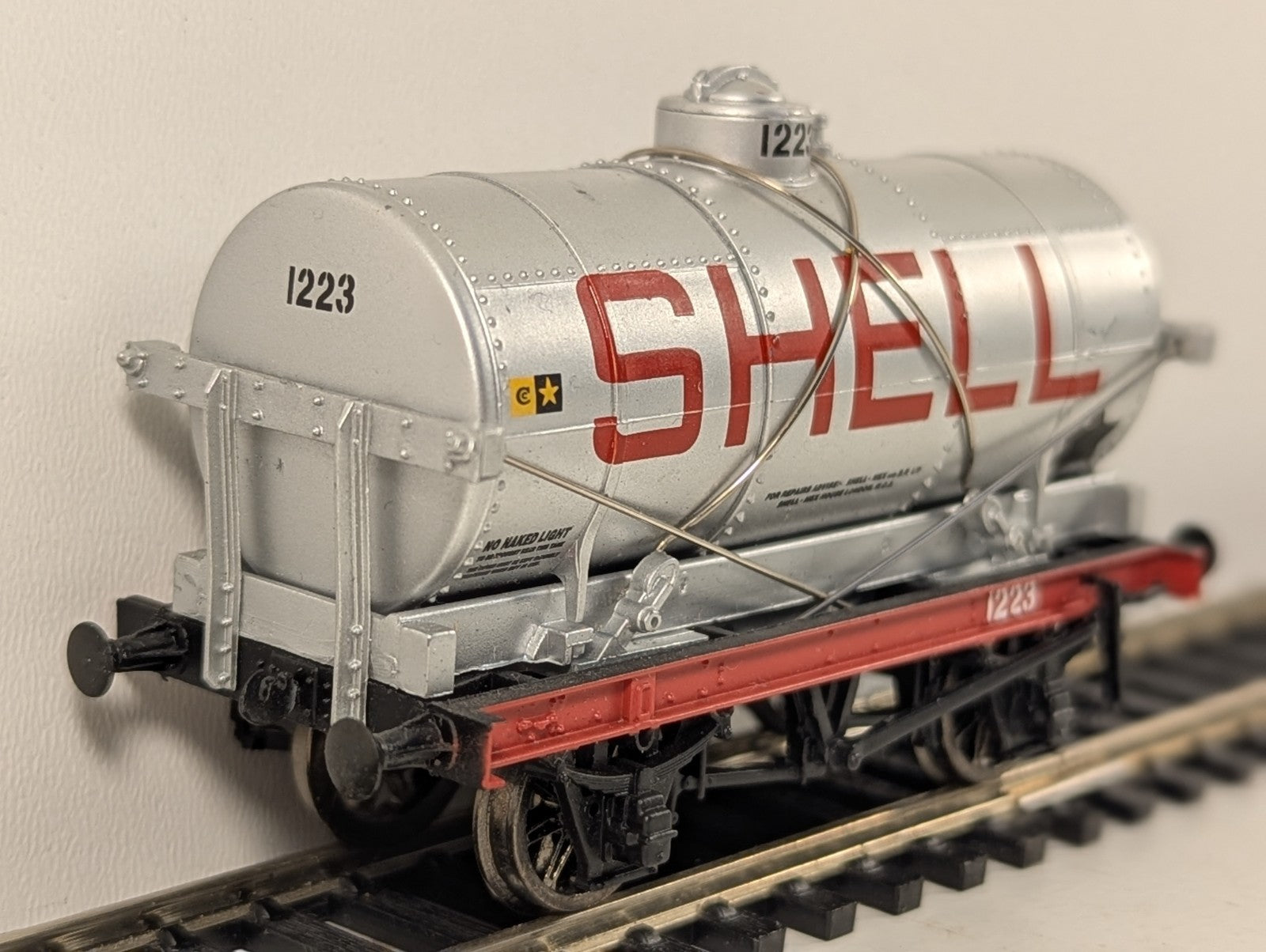 Bachmann A255713 OO Gauge 14 Ton Silver Tank Wagon BP/SHELL Missing Coupling