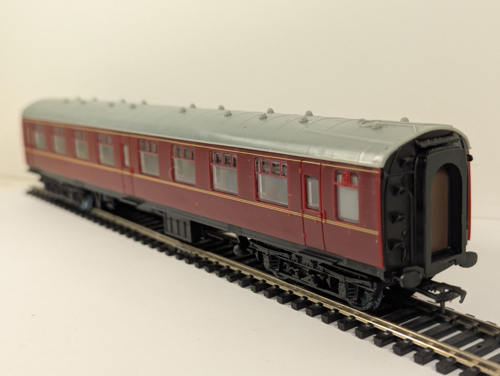 Hachette OO Gaug BR Mk1 SK Corridor Coach (Rusted Wheels)