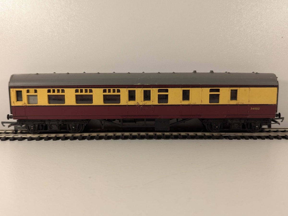 Tri-ang R28 OO BR Main Line Brake Coach Blood & Custard