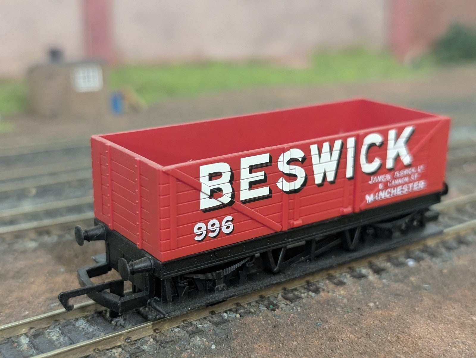 Hornby R1127 OO Gauge Freelance Long Wheelbase Wagon Beswick