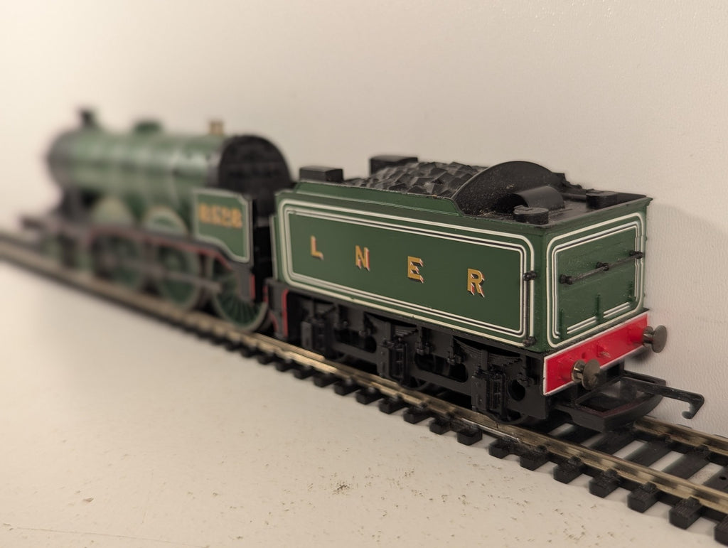 Hornby OO Gauge Class B12 Steam Locomotive 8528 LNER Green R2527