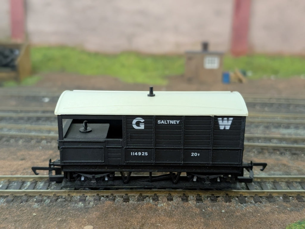 Hornby R714 GWR 20 Ton Brake Van Wagon 114925 Saltney in GW Dark Grey
