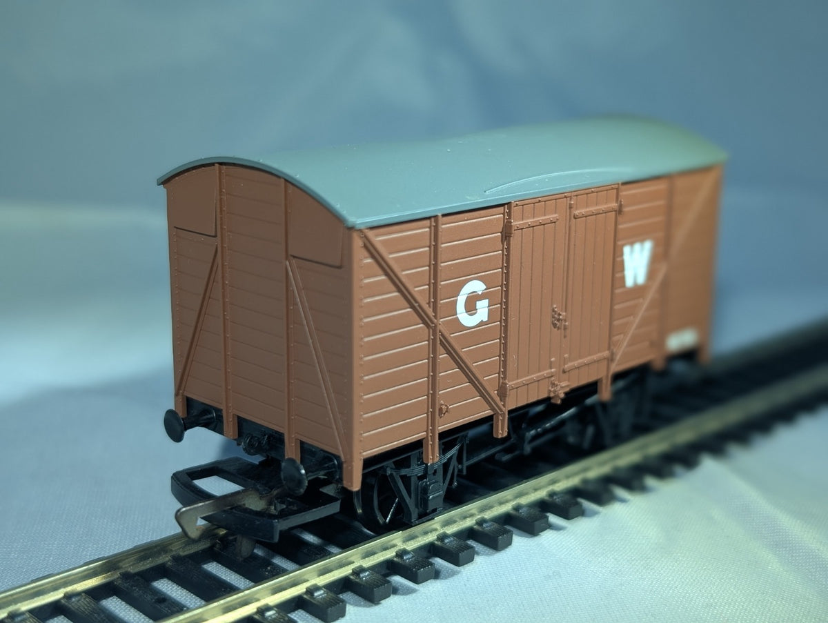 Hornby R1109 GWR 12-Ton Ventilated Van Brown