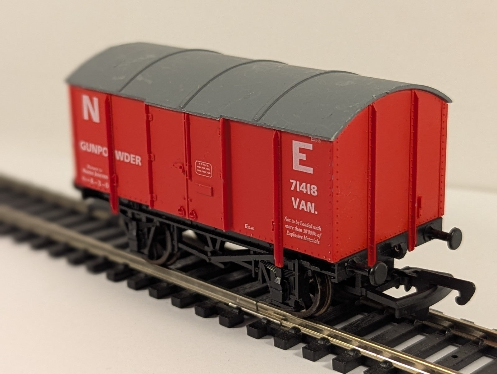 Dapol OO Gauge North Eastern Railway Gunpowder Van