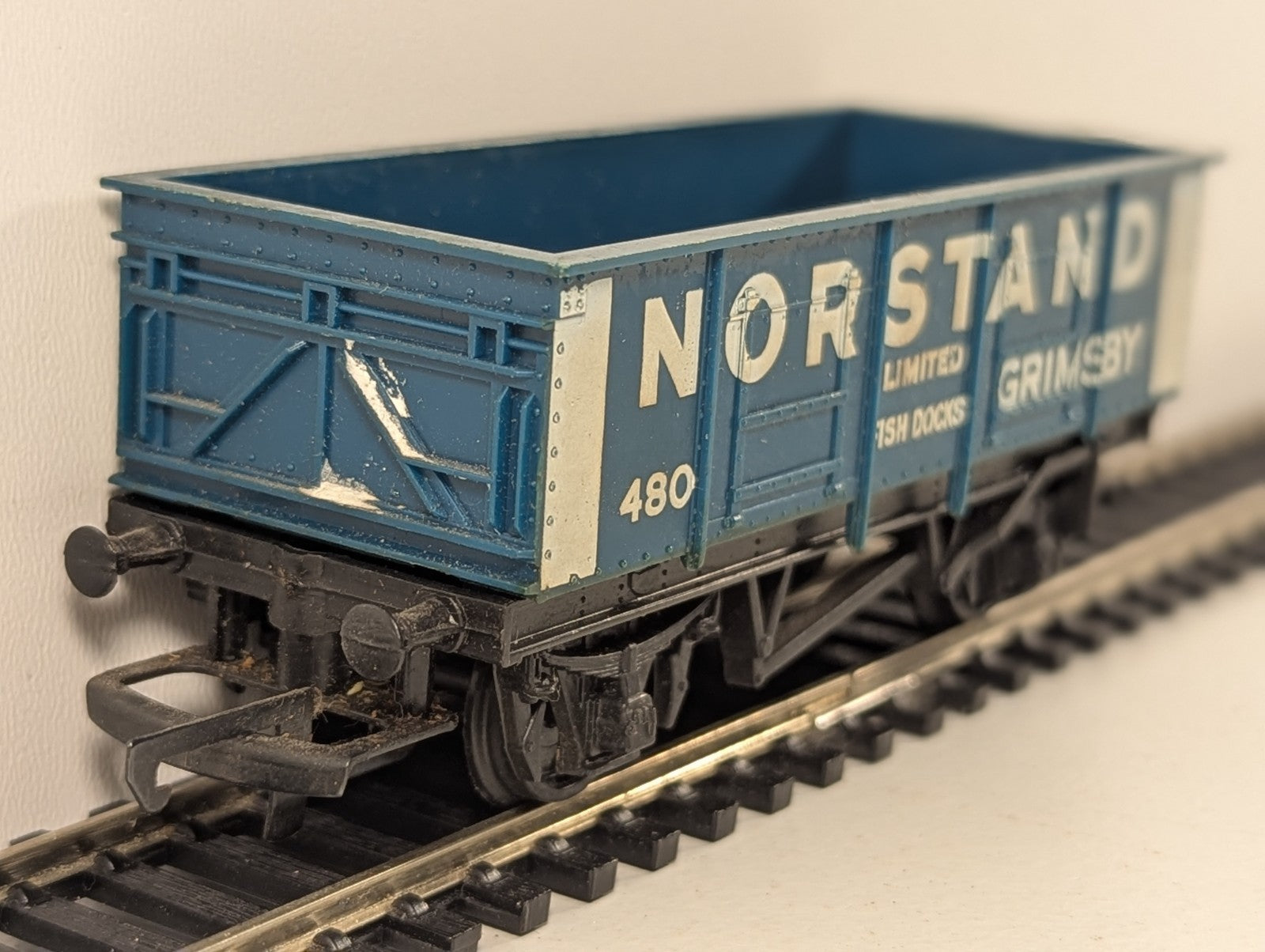 Hornby R093 OO Gauge Norstand Mineral Wagon - Boxed