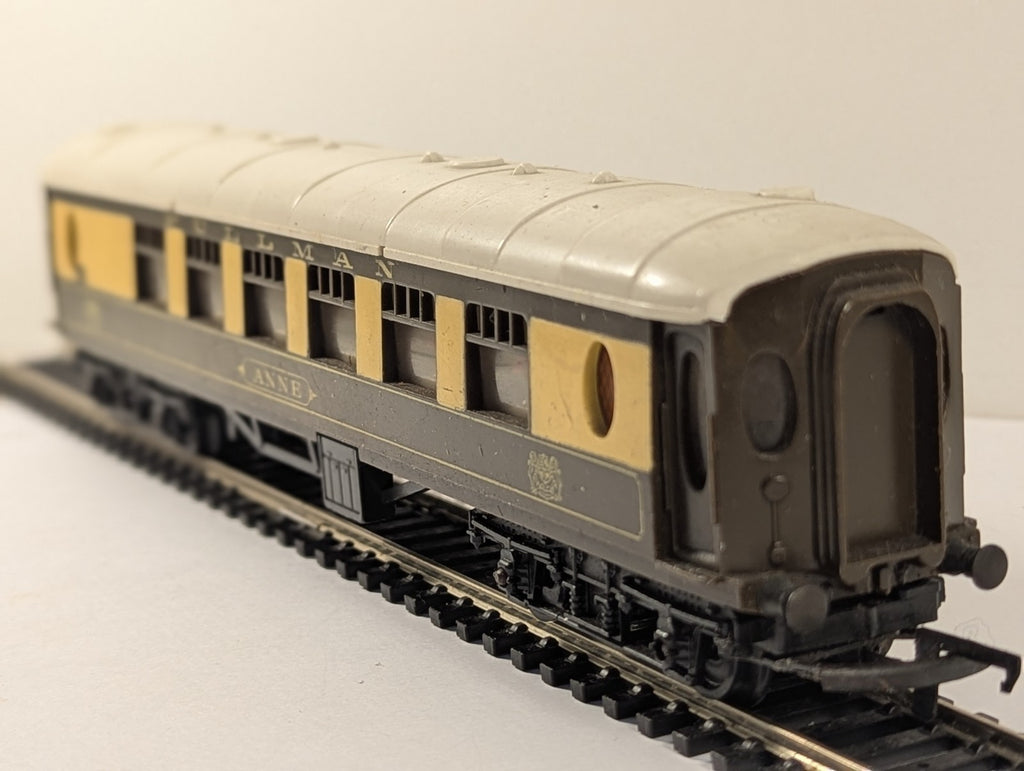 Hornby R228 OO Gauge Pullman 1st Class Parlour Car Anne