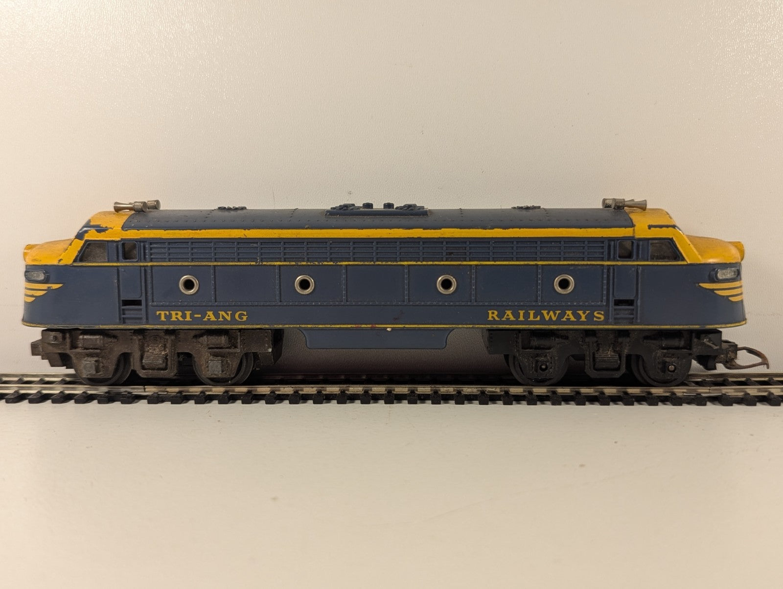 Tri-ang OO Gauge Transcontinental Double-Ended Diesel Locomotive