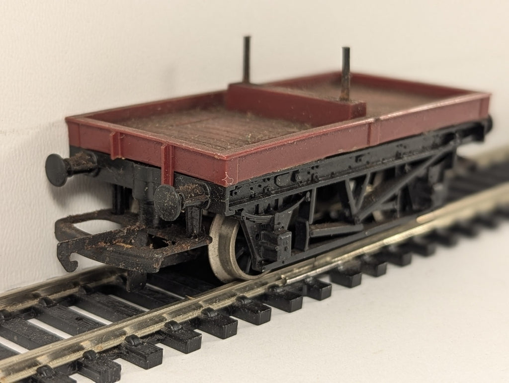 Hornby OO Gauge Low-Sided Bolster Wagon Goods Wagon Unlettered Red