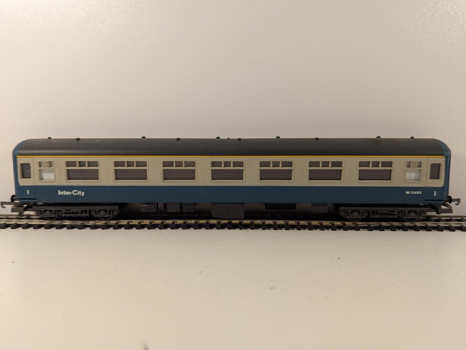 Lima OO Gauge BR Mk2 Coach W13493 Blue & Grey