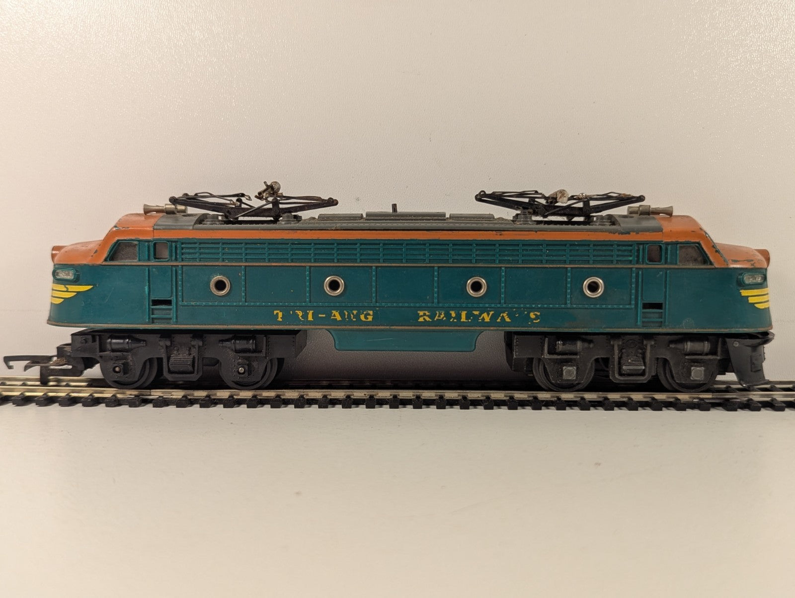 Tri-ang R357 Transcontinental Double Ended Electric Locomotive Green