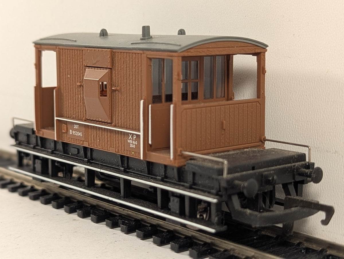 Hornby OO Gauge BR 20 Ton Brake Van Goods Wagon B 952045 BR Bauxite R6367