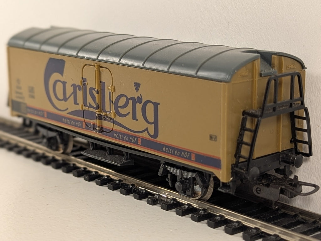 Lima 3109 HO Gauge Carlsberg Refrigerated Beer Wagon - Boxed