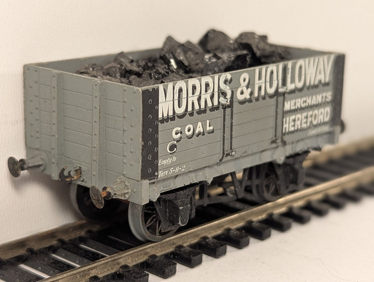 Hornby OO Gauge 7 Plank Coal Wagon 'Morris & Holloway' Goods Wagon R6373