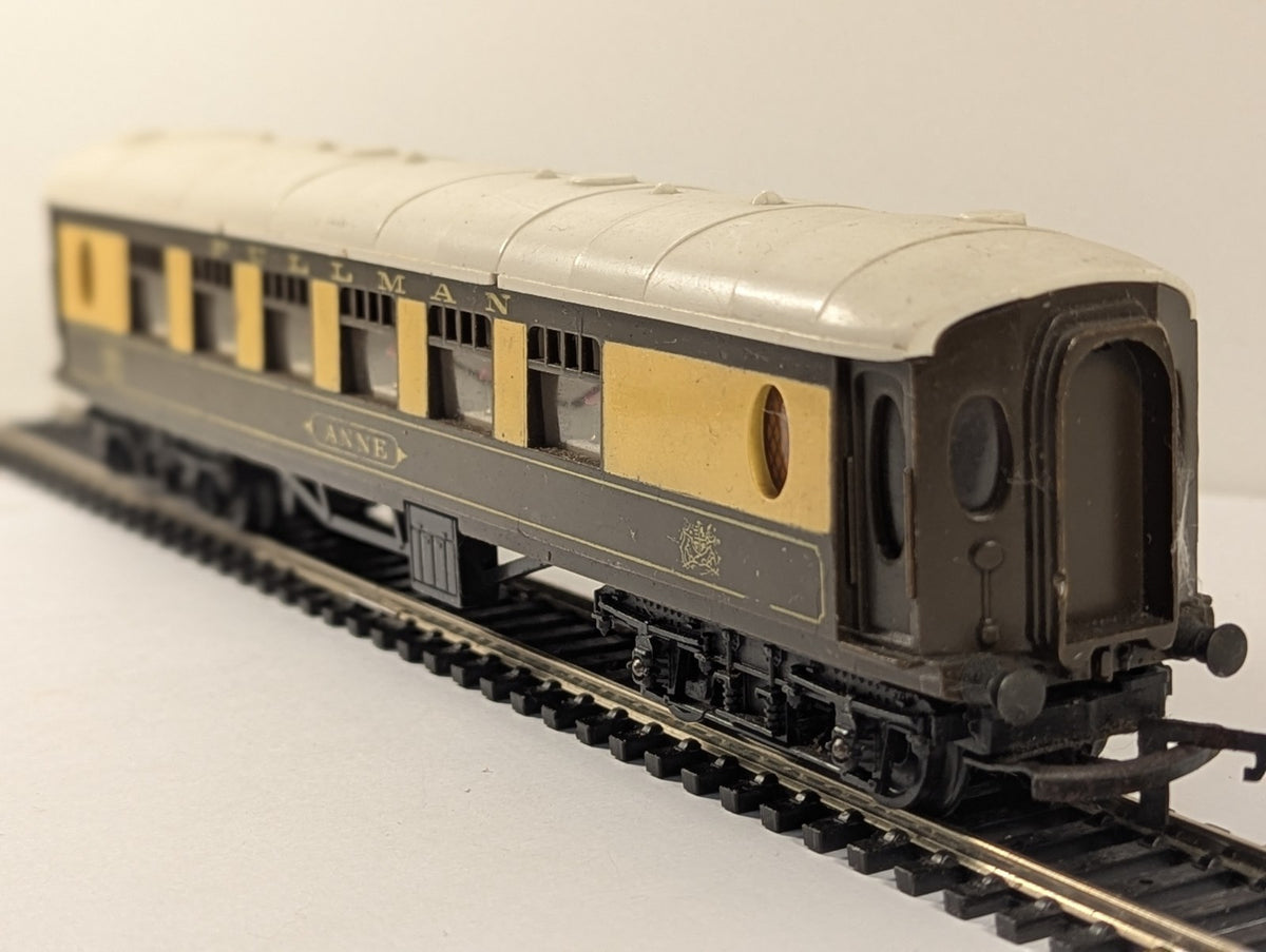 Hornby R228 OO Gauge Pullman 1st Class Parlour Car Anne