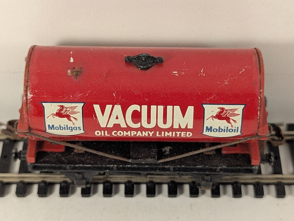Hornby Dublo OO Gauge Vacuum Oil Company Tank Wagon Goods Wagon Vacuum Oil Red