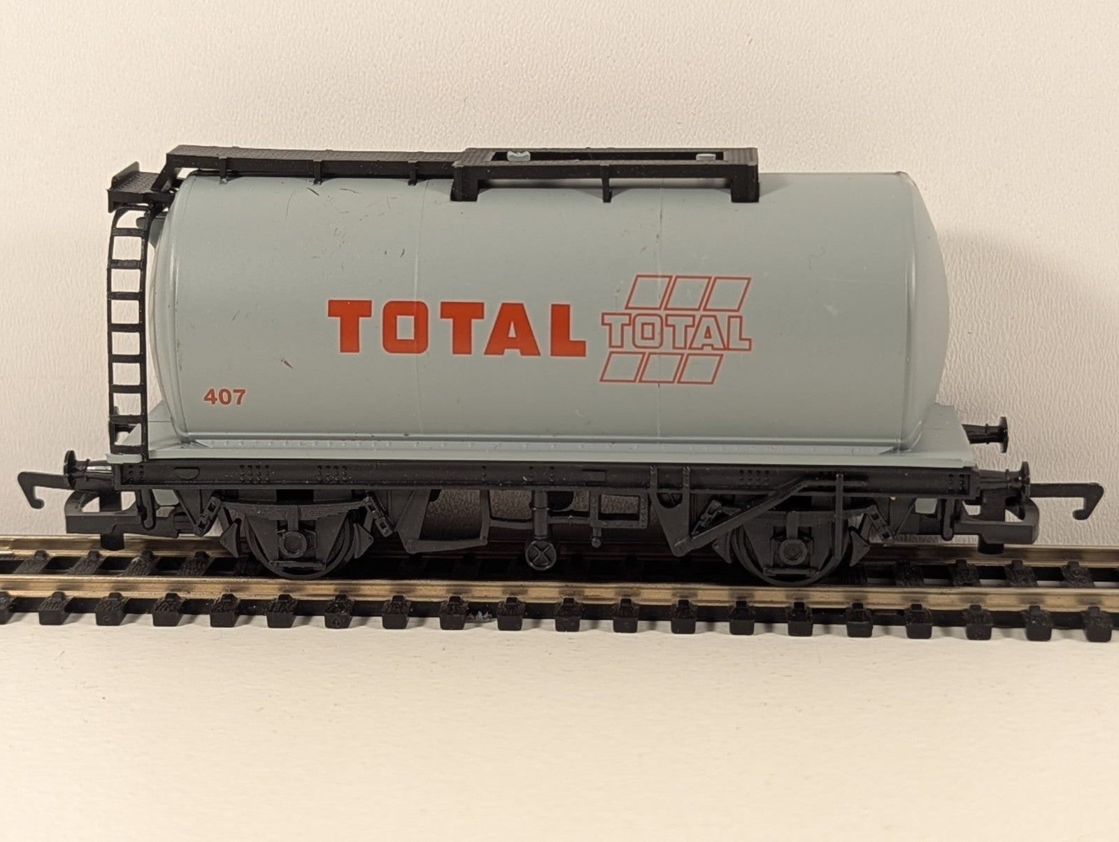 Hornby TTA Tank Wagon – Total Livery – OO Gauge