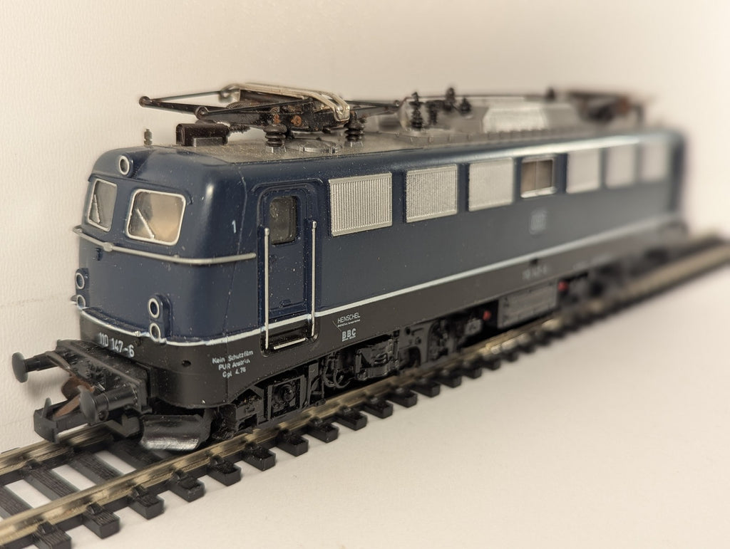 Roco HO Gauge DB Class 110 Electric Locomotive 110 147-6 DB Blue 4135A