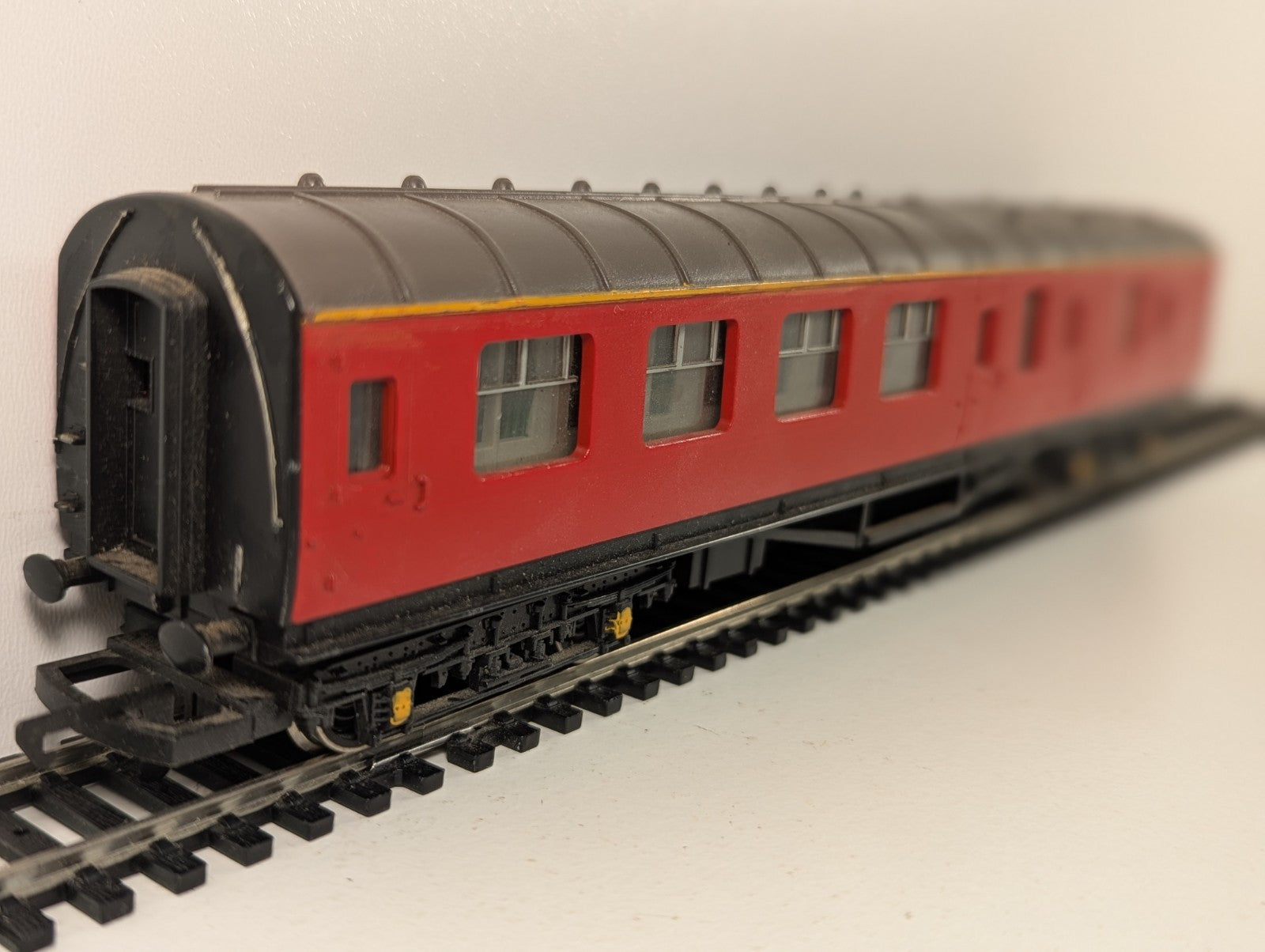 Hornby OO Gauge ex-LMS 57ft Suburban Brake Third Coach