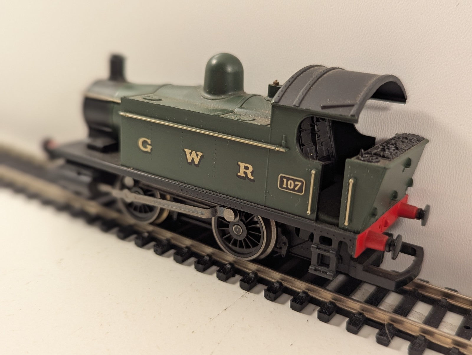 Hornby OO Gauge Class 101 GWR Industrial Locomotive No.107