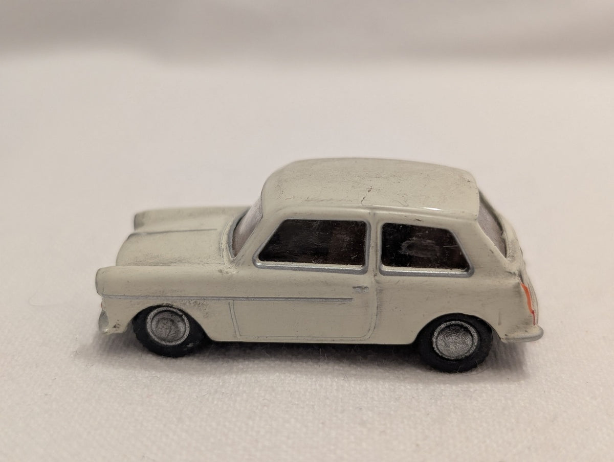 Base-Toys OO Gauge Austin A40 Farina Die-cast Vehicle MBV 953 Off-White