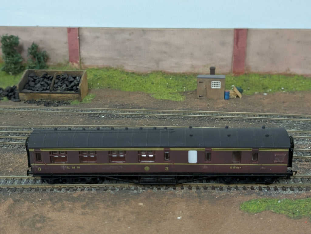 Airfix Railways LMS S7 Brake 3rd Corridor Coach, No. 5542