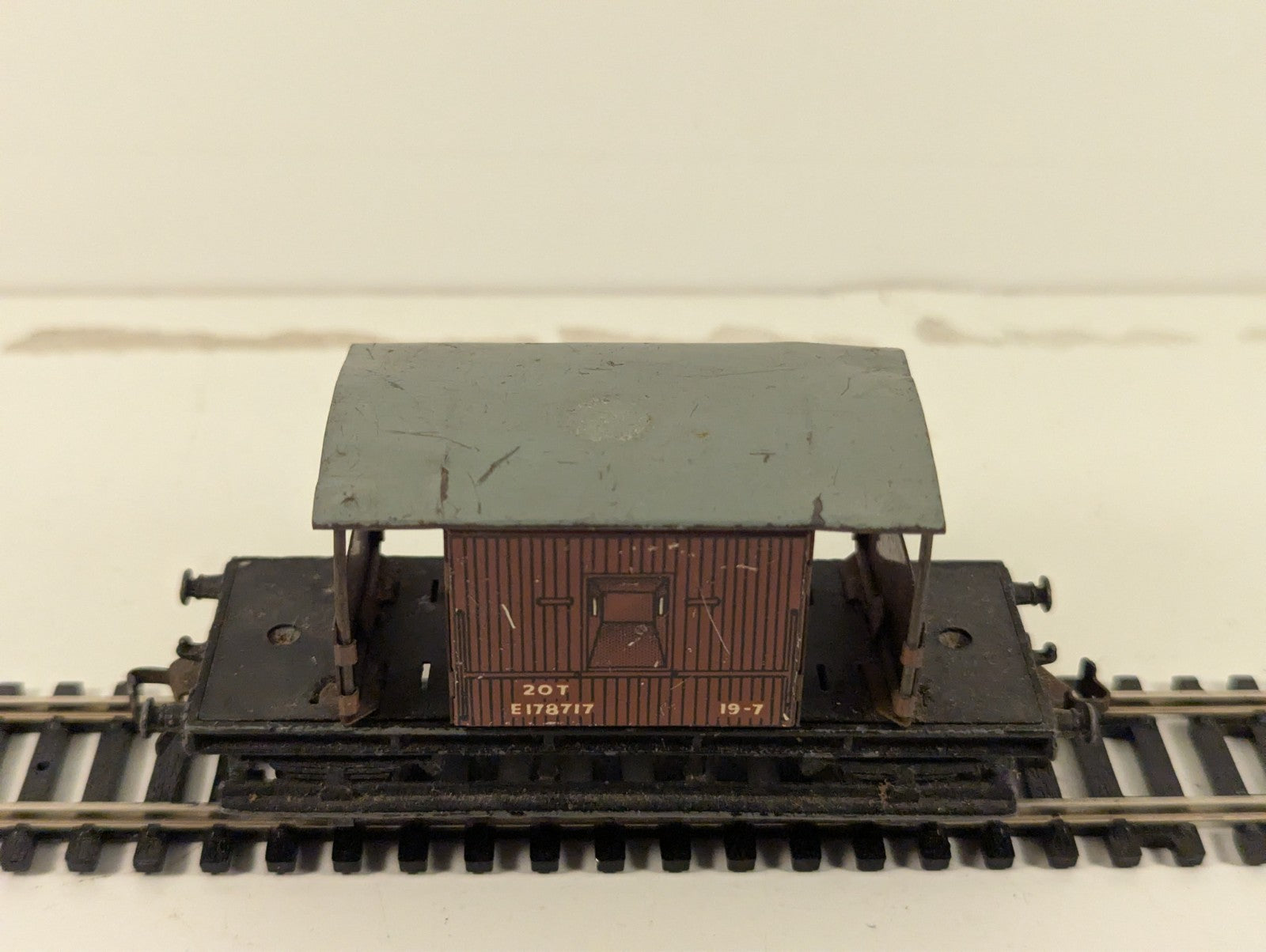 Hornby Dublo OO Gauge Tinplate 20 Ton Brake Van
