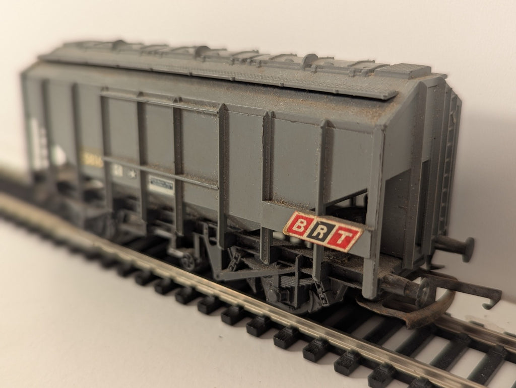 Hornby Bulk Grain Wagon – BRT Grey – 5816