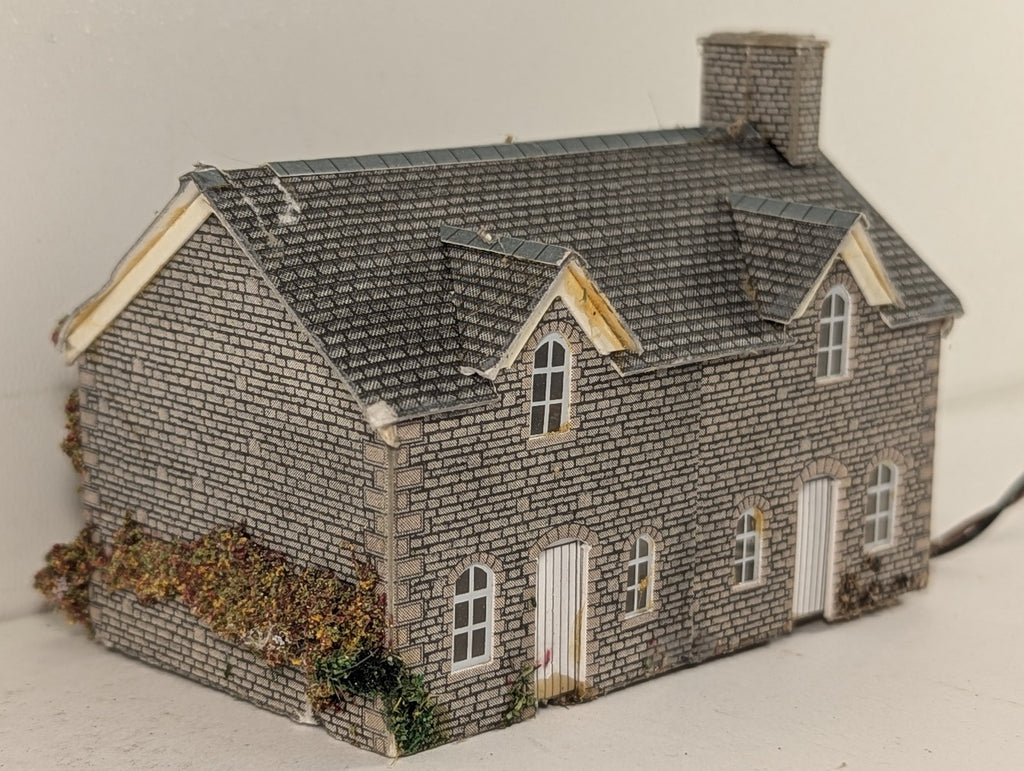 Superquick N Gauge Two Country Cottages Model Railway Building with lights