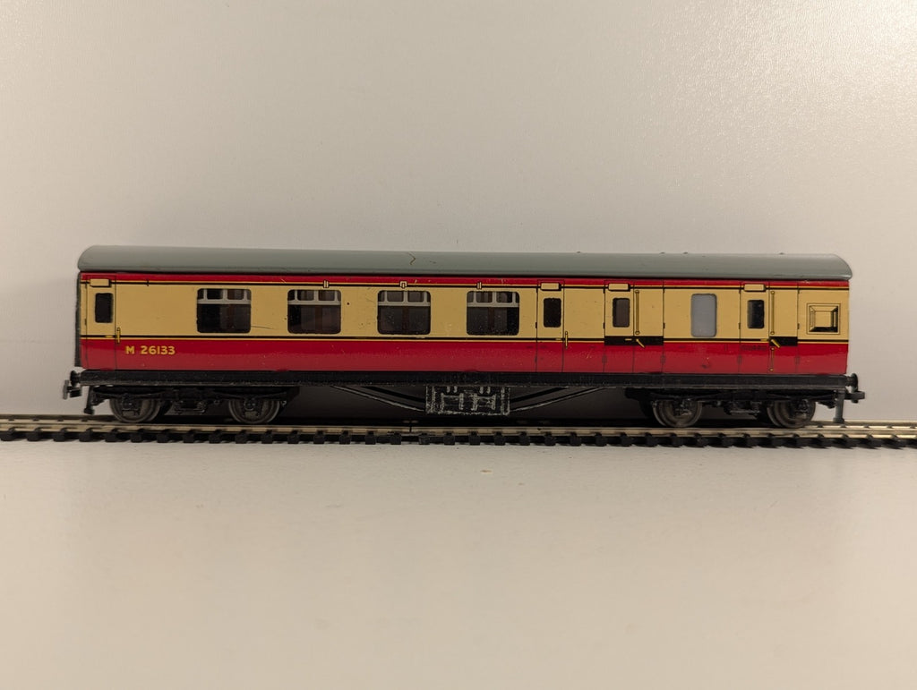 Hornby Dublo OO Gauge LMR Corridor Brake Coach in Crimson & Cream - Wrong Box