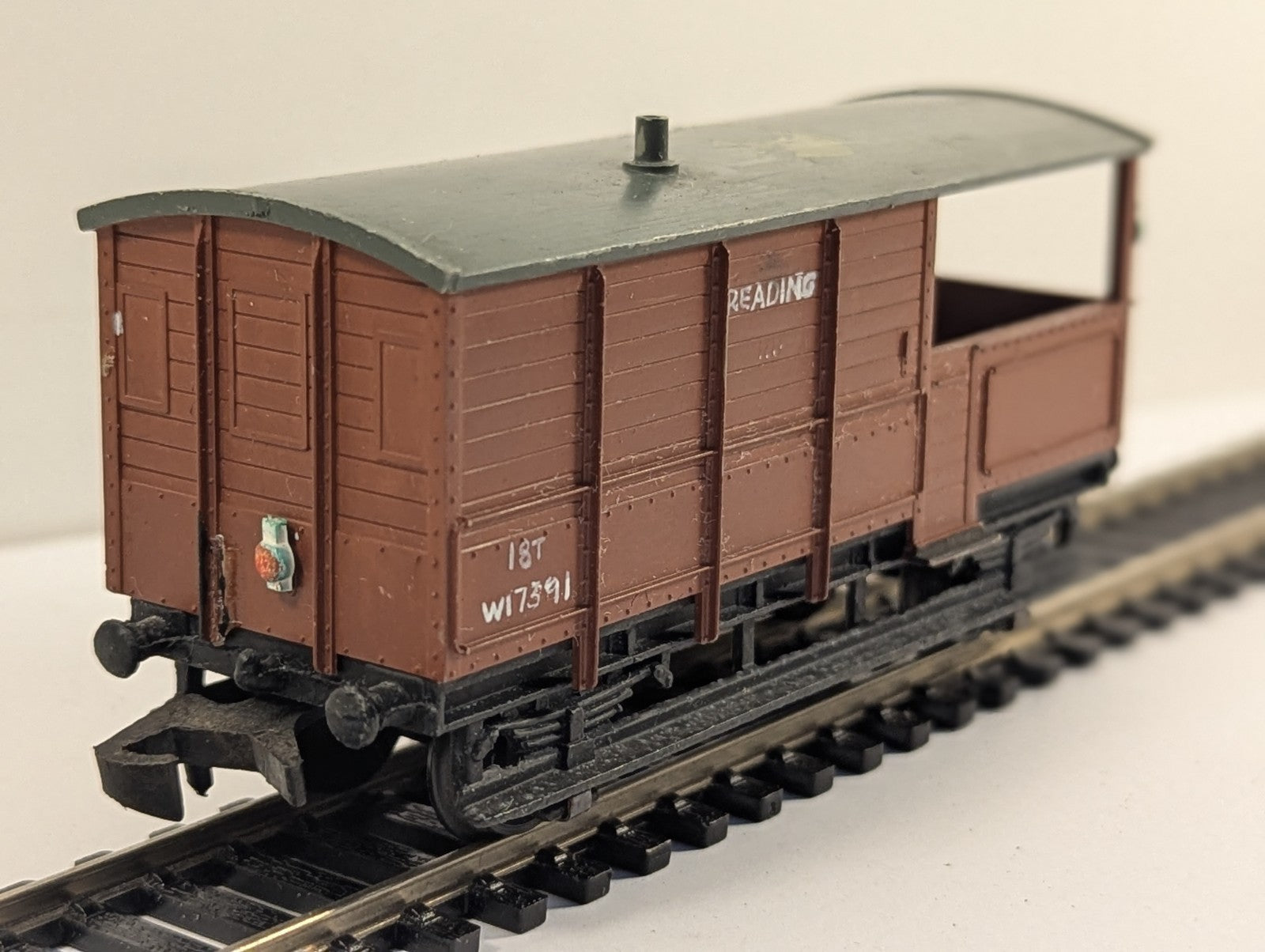 Hornby Dublo OO Gauge MR 20-Ton Goods Brake Van Repainted W17391