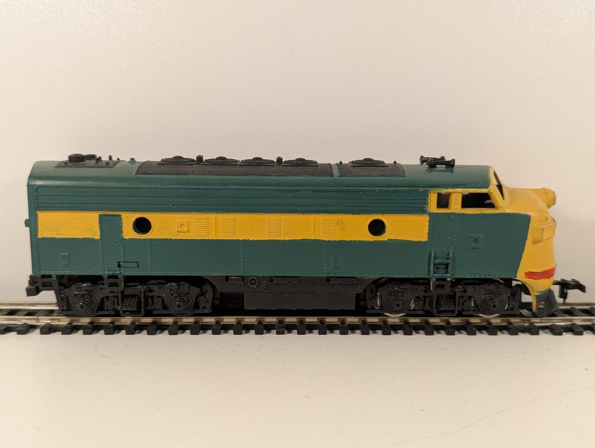 Athearn HO Scale Chicago & North Western EMD F7 Diesel Locomotive with Lights