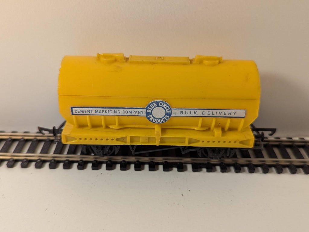 Hornby R564 OO Gauge PCV Cemflo Wagon – Blue Circle Cement