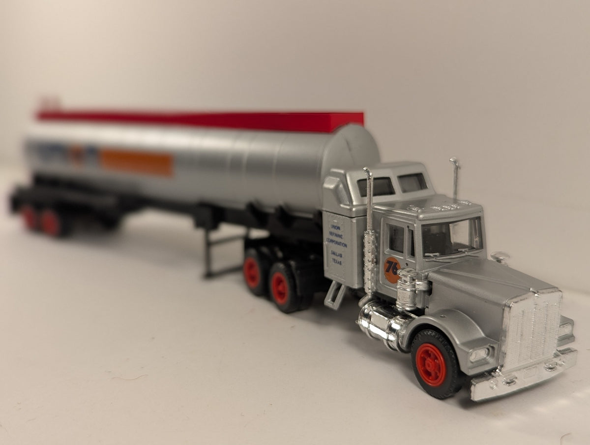 Con-Cor HO Scale Tractor & Oil Tanker Model Truck Union 76 Oil 0004-001004