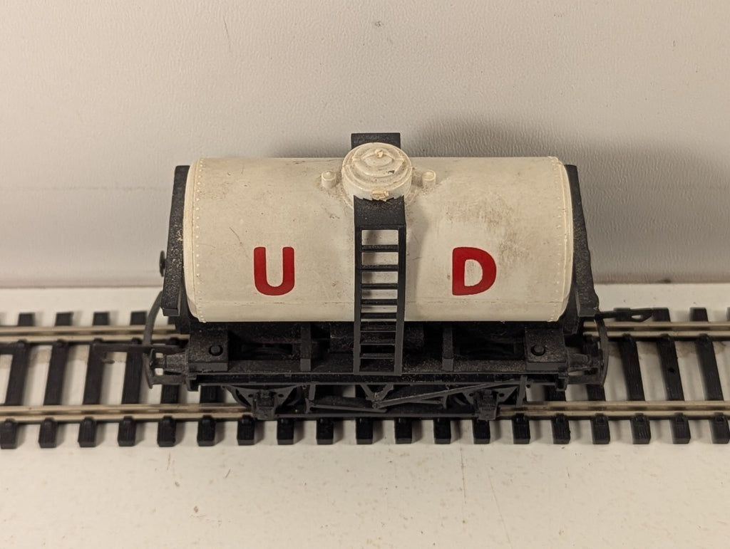 Hornby OO Gauge United Dairies Milk Tank Wagon Goods Wagon