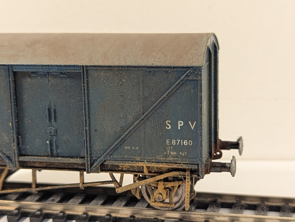 Hornby OO Gauge BR Blue SPV 12t Ventilated Van E87160 Weathered