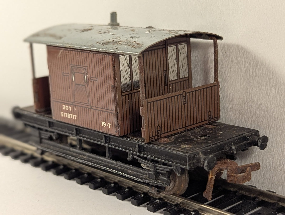 Hornby Dublo OO Gauge BR 20-Ton Goods Brake Van E178717 BR Brown 32057