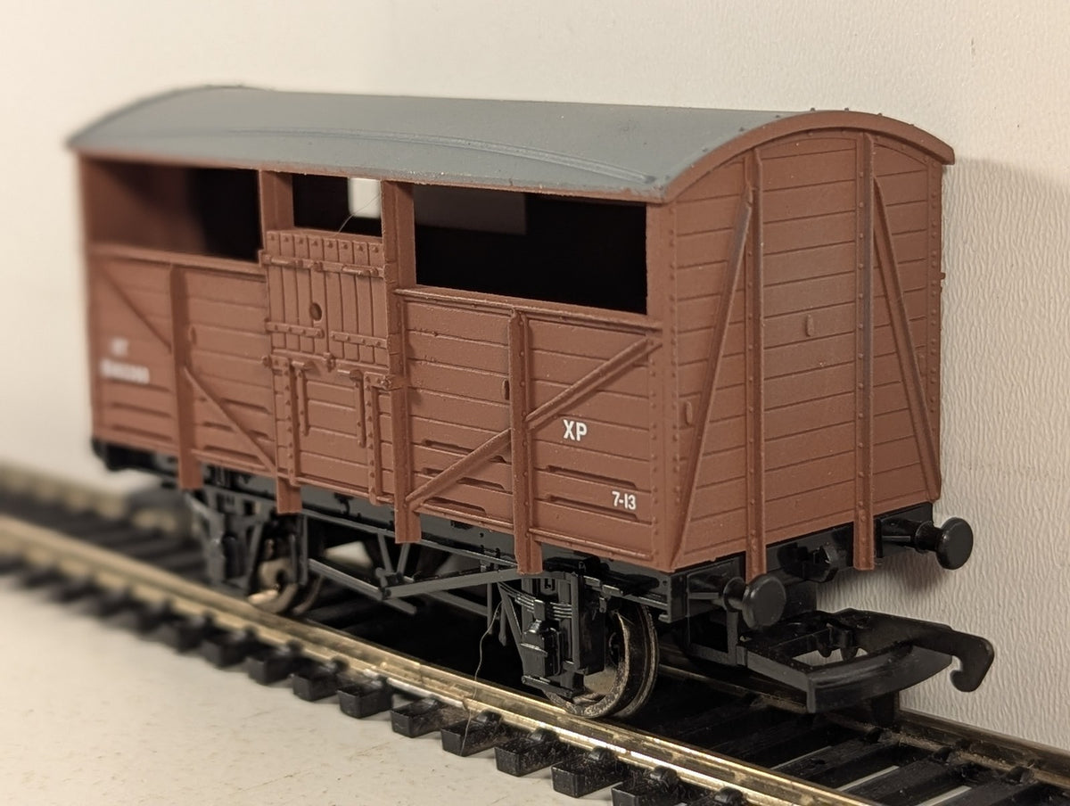 Dapol OO Gauge BR Cattle Wagon Goods Wagon B893369 BR Bauxite B501
