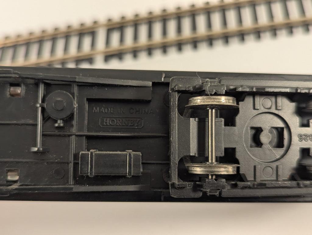 Hornby R1039 OO Gauge LNER Teak Composite Brake End Coach 4236