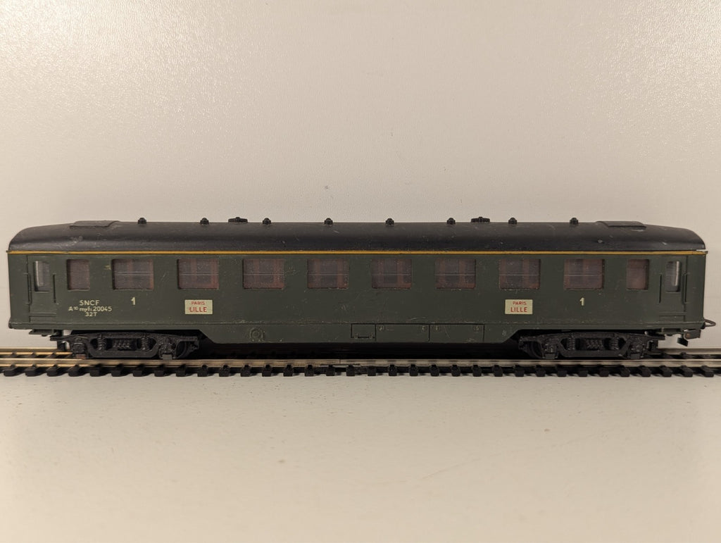 Hornby-Acho SNCF 1st Class Passenger Coach Green HO Gauge - Missing Coupler