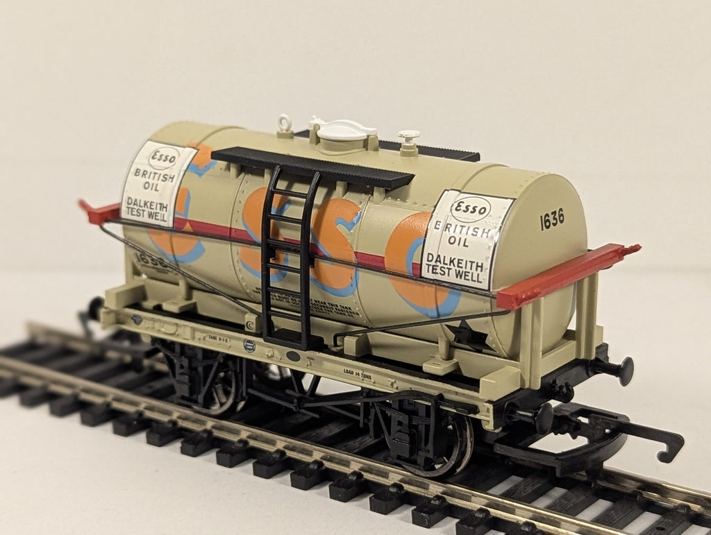 Hornby OO Gauge 14 Ton Tanker Esso Goods Wagon 1636 Esso Dalkeith Test Well