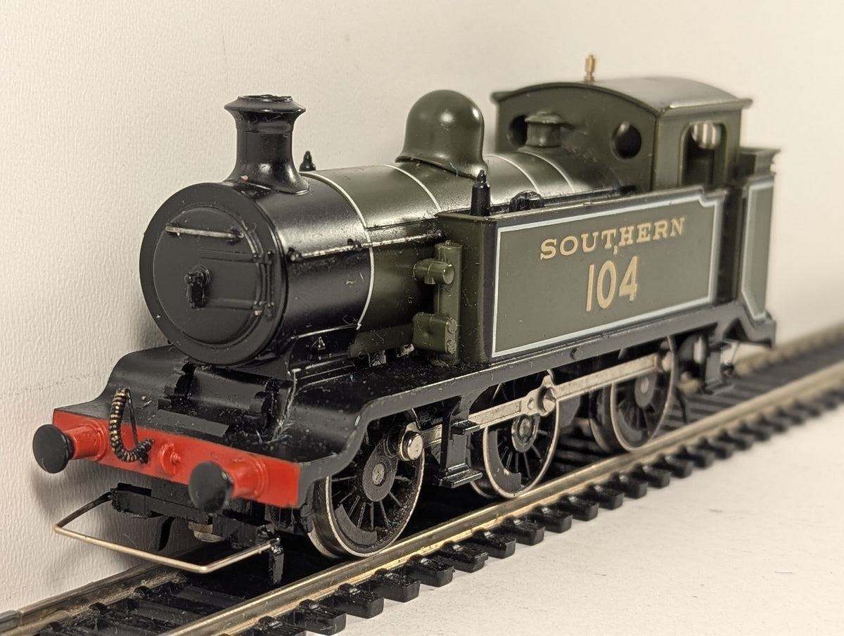 Hornby OO Gauge Class 0F 0-6-0T Steam Locomotive 104