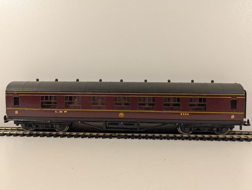 Exley OO Gauge LMS Maroon Third Class Corridor Coach