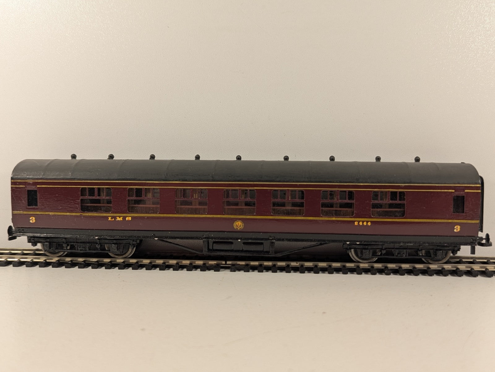 Exley OO Gauge LMS Maroon Third Class Corridor Coach