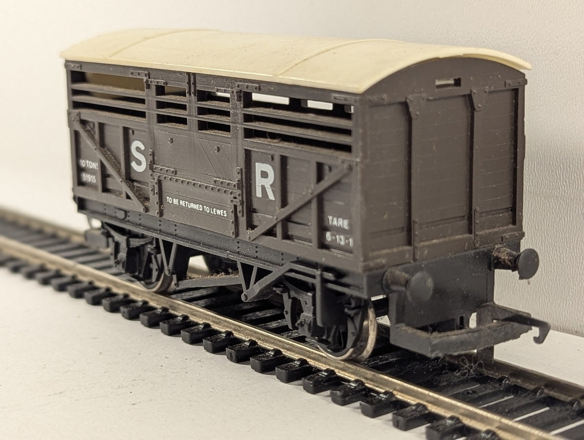 Hornby OO Gauge SR Cattle Truck Goods Wagon 51915 SR Brown R127